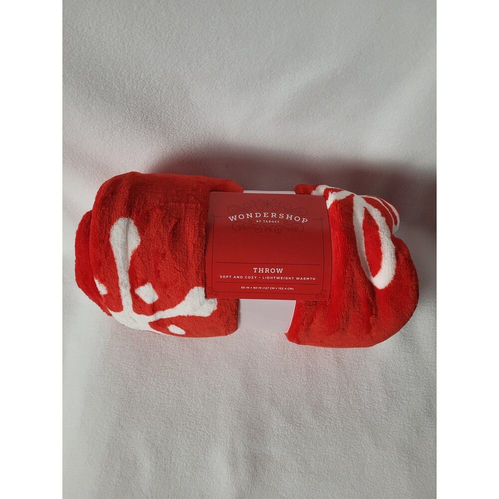 Wondershop Snowflake throw blanket from Target soft & cozy lightweight 50" x 60"